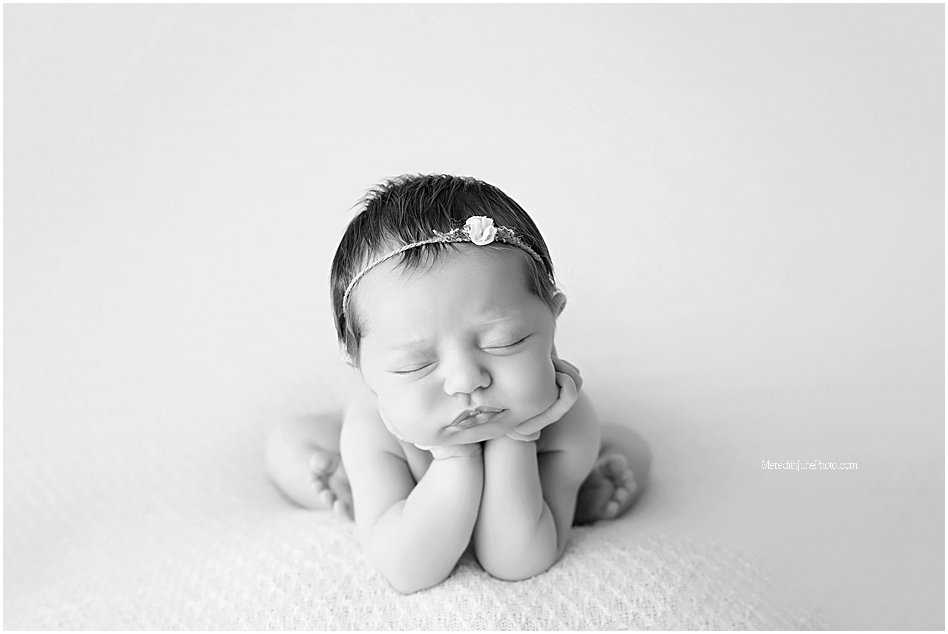 newborn mini session photos by Meredith June Photography 
