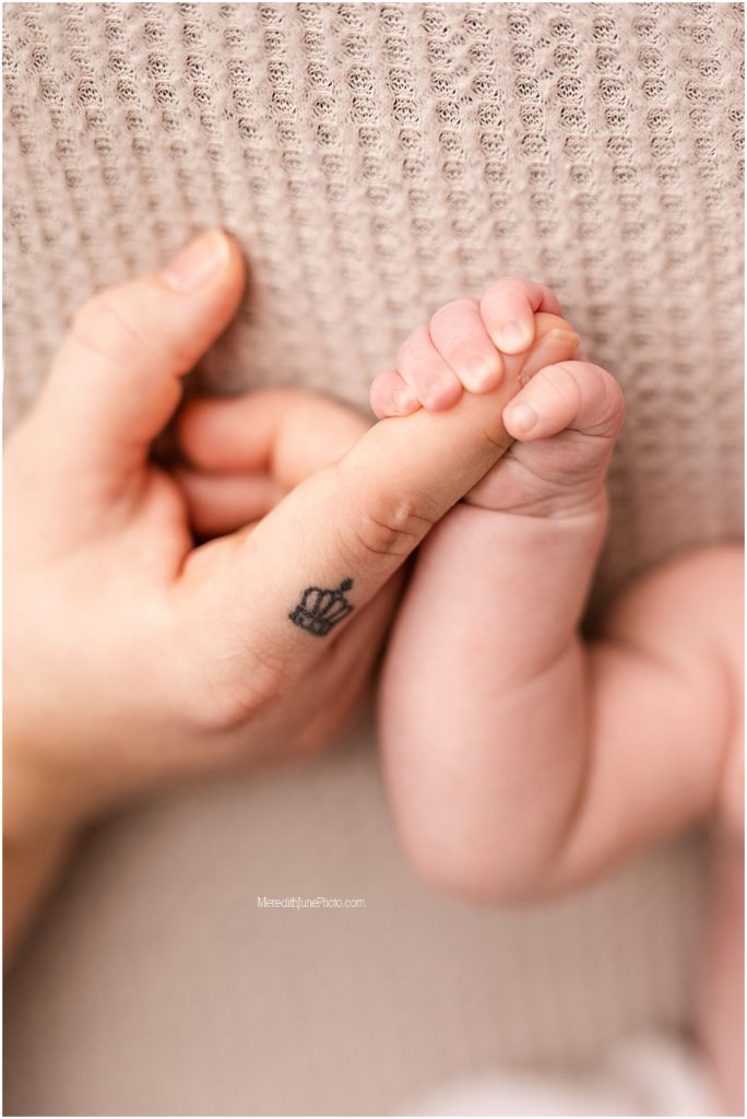 newborn photo inspiration by Charlotte Photographer, Meredith June Photography 